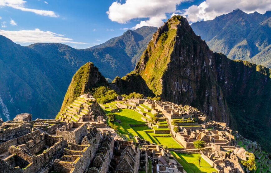 Tour to Machu Picchu with Vistadome Train Full Day